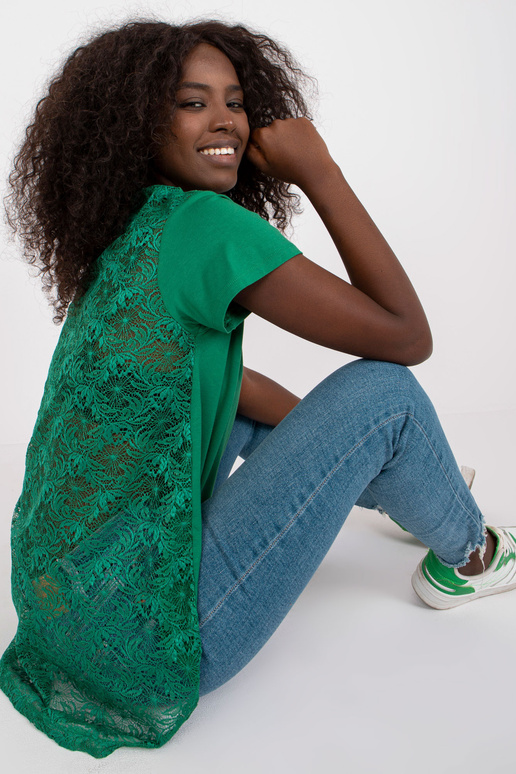 Tmavě zelená volná halenka s krajkou...