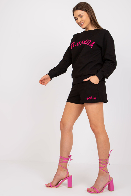 Černá mikina s mikinou s kulatým...