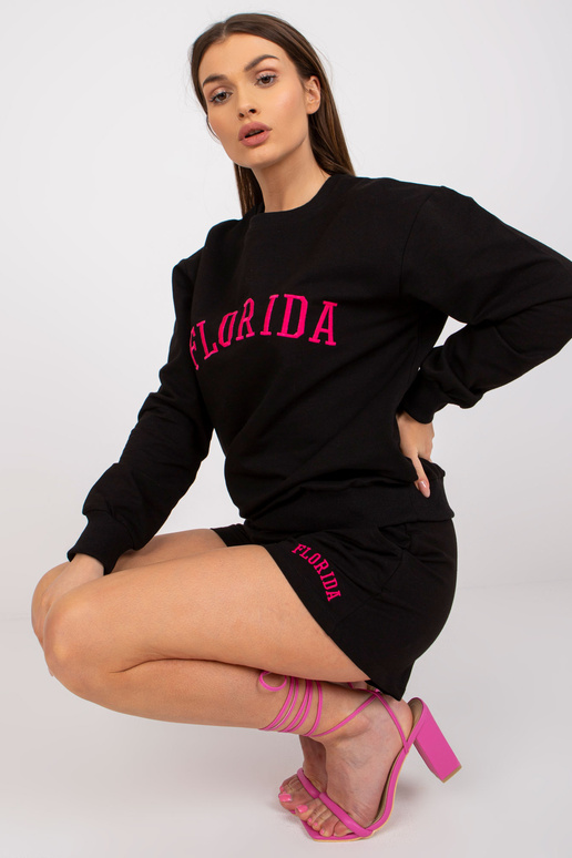 Černá mikina s mikinou s kulatým...