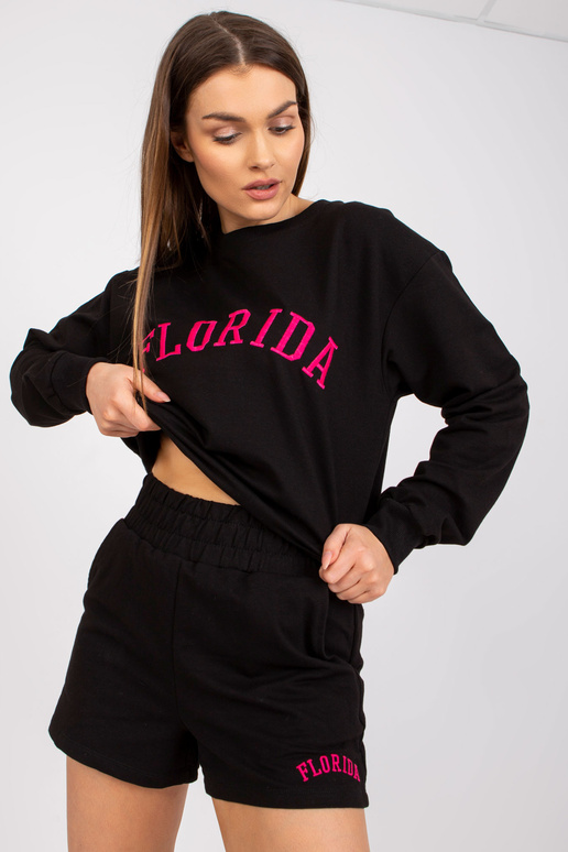 Černá mikina s mikinou s kulatým...