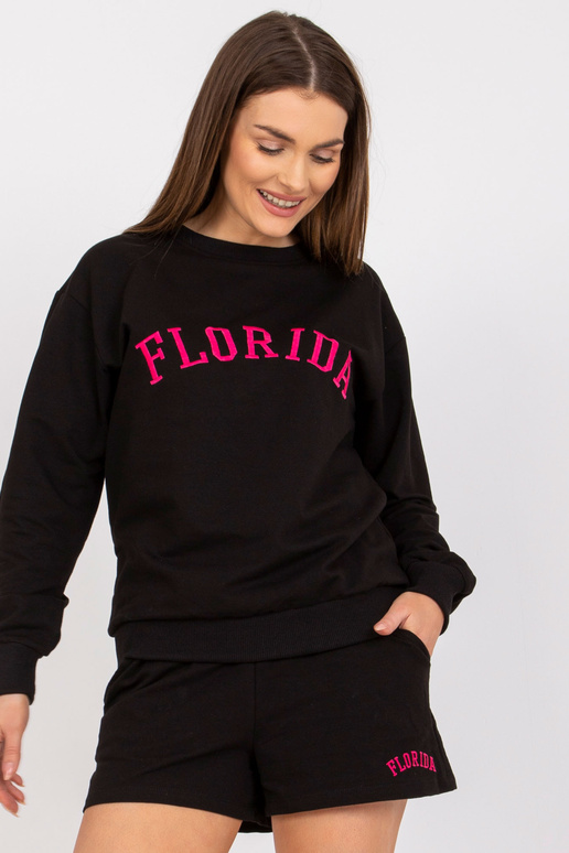 Černá mikina s mikinou s kulatým...