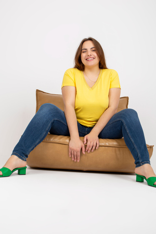 Žluté tričko plus velikosti V s... Žluté tričko plus velikosti V s...