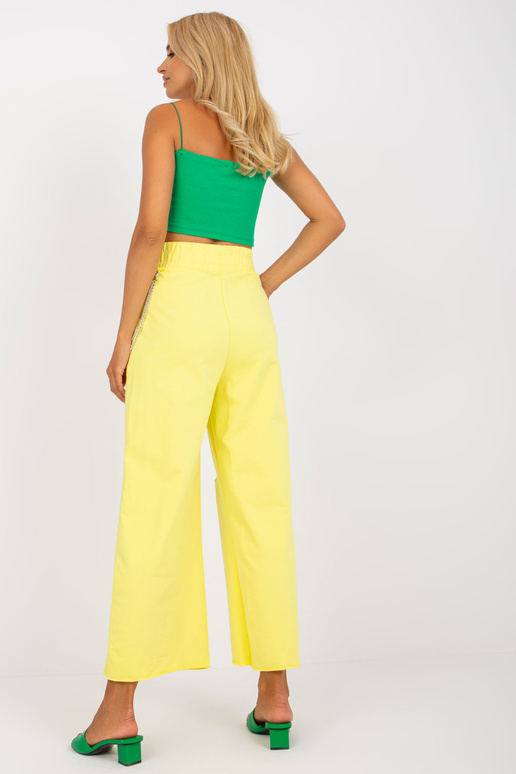 Žluté dámské tepláky se širokými... Žluté dámské tepláky se širokými...