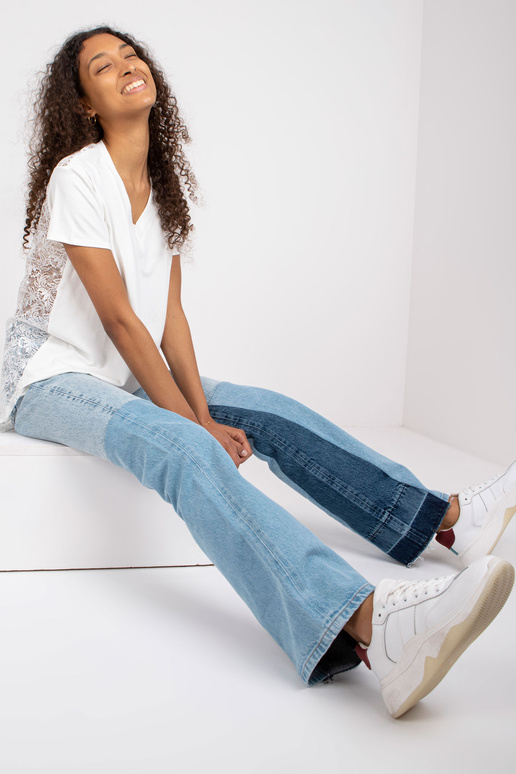 Ecru halenka s krajkou vzadu