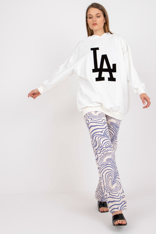 Bílá mikina s kapucí a dlouhým rukávem