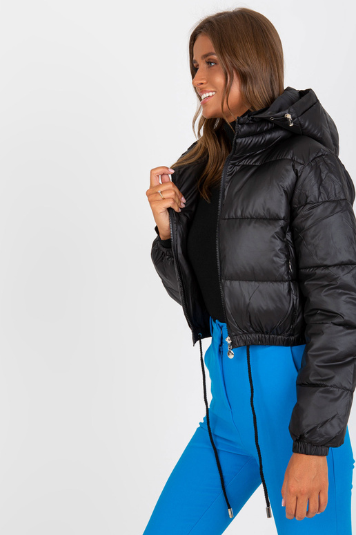 Černá krátká zimní bunda s kapucí