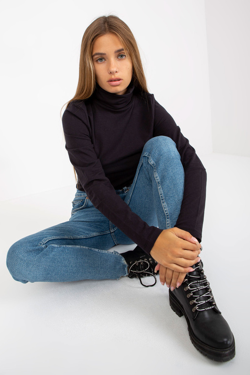 Czarna dopasowana bluzka z golfem z...