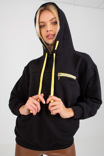 Černá mikina s kapucí a kapsou 2