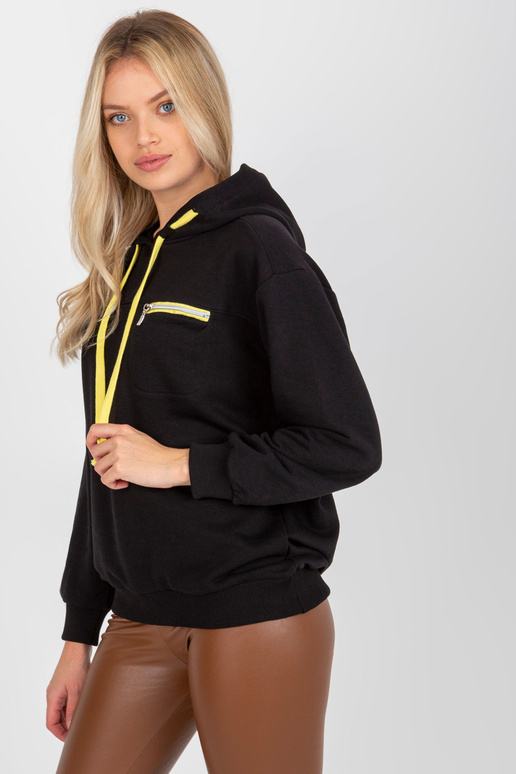 Černá mikina s kapucí a kapsou