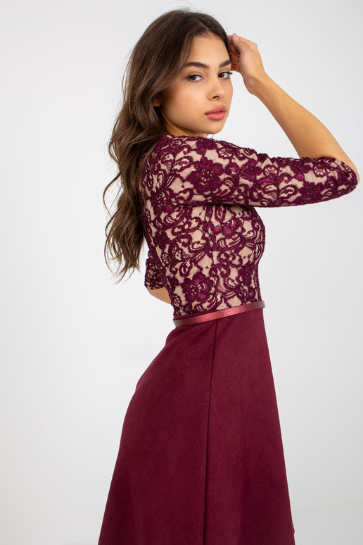 Fialové mini koktejlové šaty s 3/4...