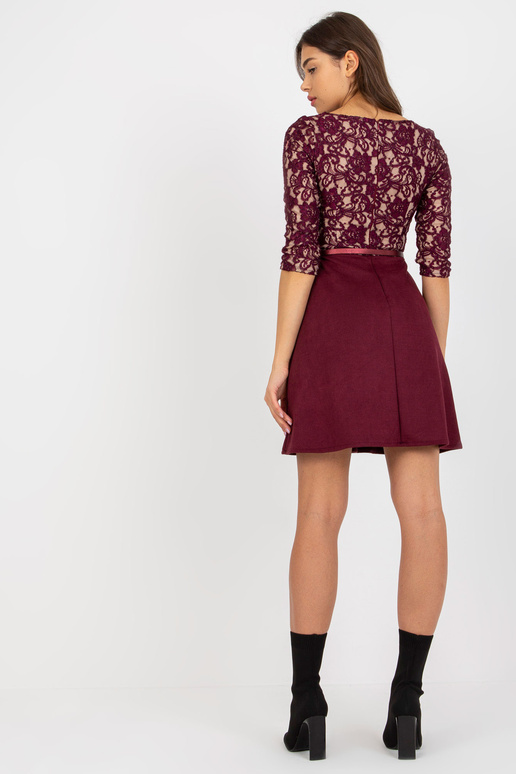 Fialové mini koktejlové šaty s 3/4...