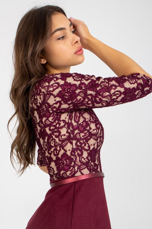 Fialové mini koktejlové šaty s 3/4...