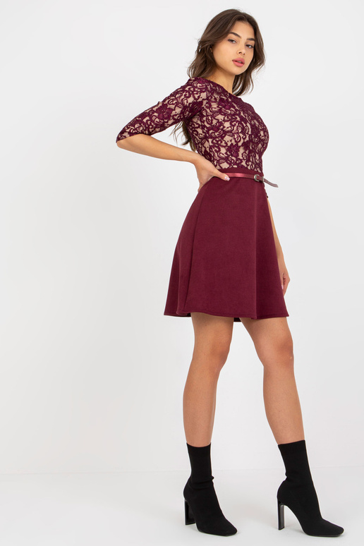 Fialové mini koktejlové šaty s 3/4...