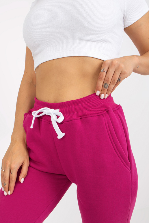 Fuchsiafarbene Jogginghose aus... Fuchsiafarbene Jogginghose aus...