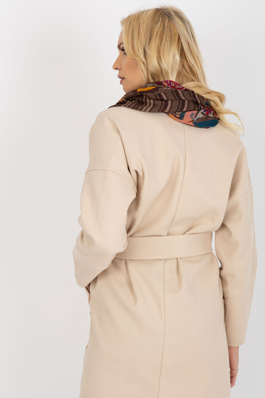 Dunkelbeiger Schlingenkamin mit Drucken