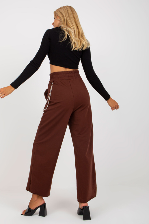 Tmavě hnědé široké tepláky s dírami Tmavě hnědé široké tepláky s dírami