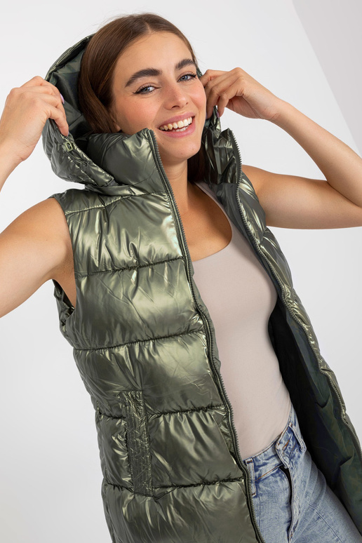 Tmavě zelená zimní vesta s kapucí Tmavě zelená zimní vesta s kapucí