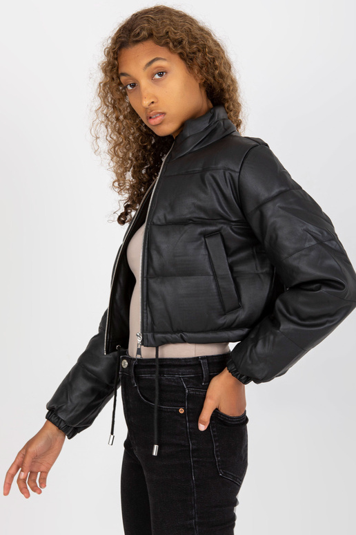Černá krátká zimní bunda z eko kůže