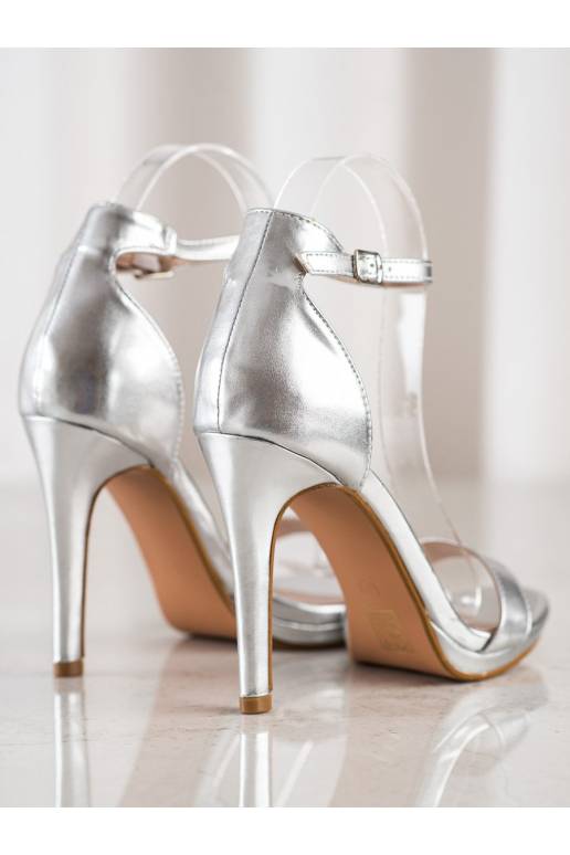 Klassikalise mudeli sandaalid peene...