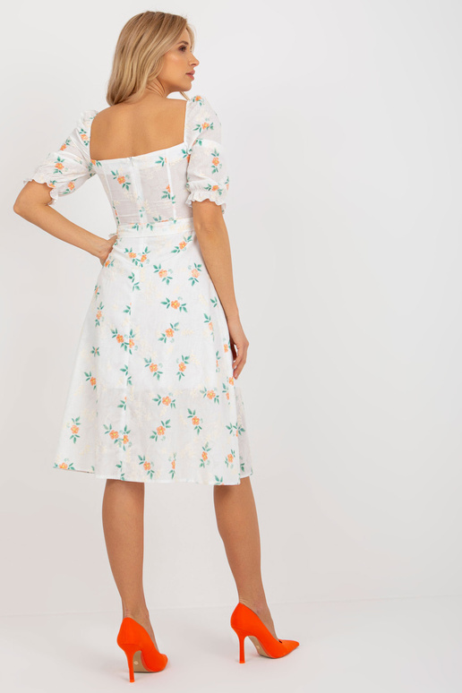 Bílé a oranžové květované midi šaty s...