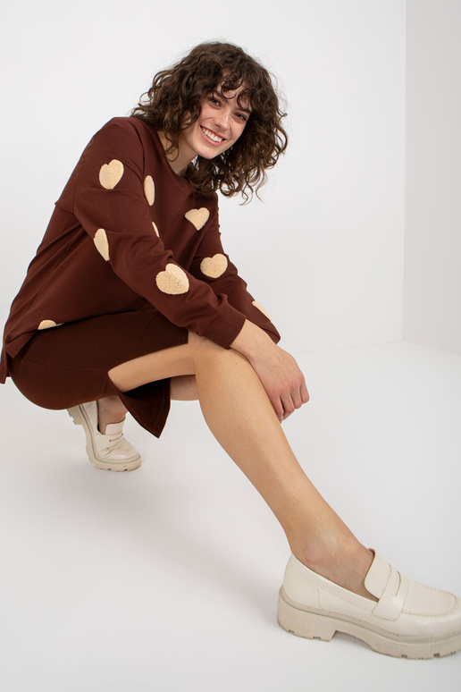 Tmavě hnědý ležérní set s pruhovanými... Tmavě hnědý ležérní set s pruhovanými...