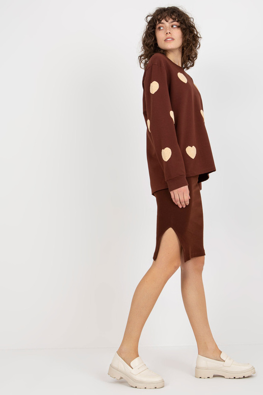 Tmavě hnědý ležérní set s pruhovanými... Tmavě hnědý ležérní set s pruhovanými...