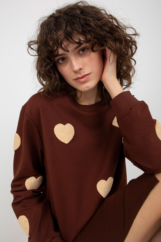 Tmavě hnědý ležérní set s pruhovanými... Tmavě hnědý ležérní set s pruhovanými...