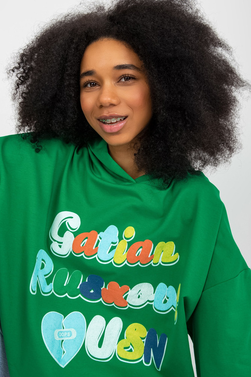 Zelená mikina s nápisy a mikinou Zelená mikina s nápisy a mikinou