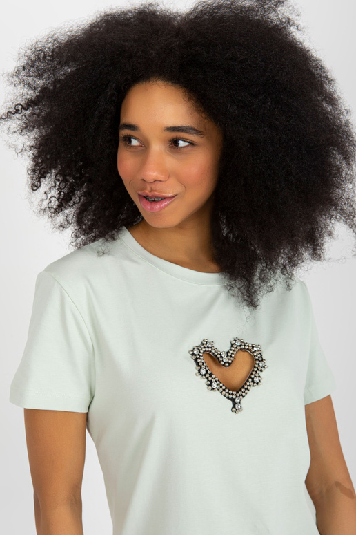 Světlé tričko s aplikací ve tvaru srdce Světlé tričko s aplikací ve tvaru srdce