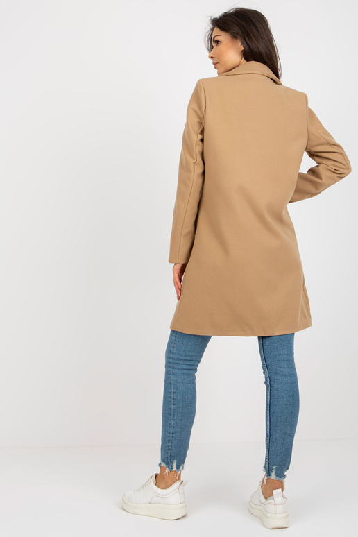 Camel kabát se zapínáním na jeden... Camel kabát se zapínáním na jeden...