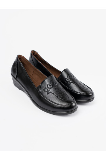 Dámské tenisky z ozdobnym haftem 2