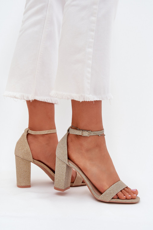 se třpytkami Dámské sandály na vysokém podpatku zlaté barvy Kavina