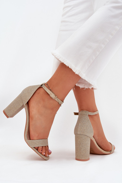 se třpytkami Dámské sandály na vysokém podpatku zlaté barvy Kavina