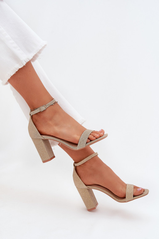 se třpytkami Dámské sandály na vysokém podpatku zlaté barvy Kavina