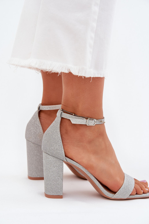 se třpytkami Dámské sandály na vysokém podpatku stříbrné barvy Kavina