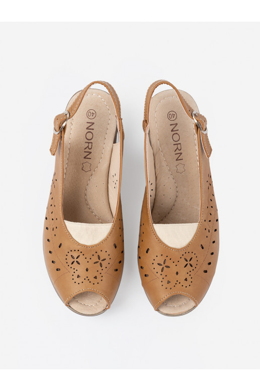 s ažurovými prvky sandály karmelowe  s ažurovými prvky sandály karmelowe