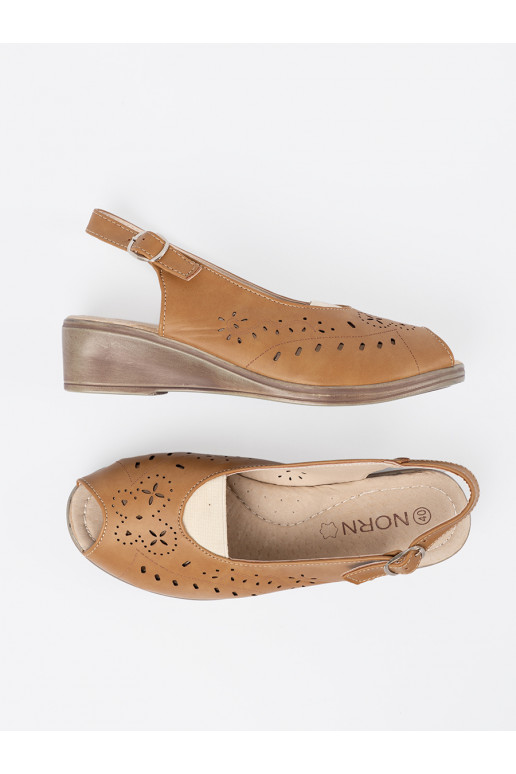 s ažurovými prvky sandály karmelowe  s ažurovými prvky sandály karmelowe