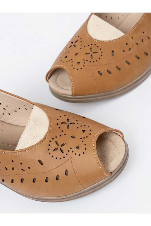 s ažurovými prvky sandály karmelowe  s ažurovými prvky sandály karmelowe