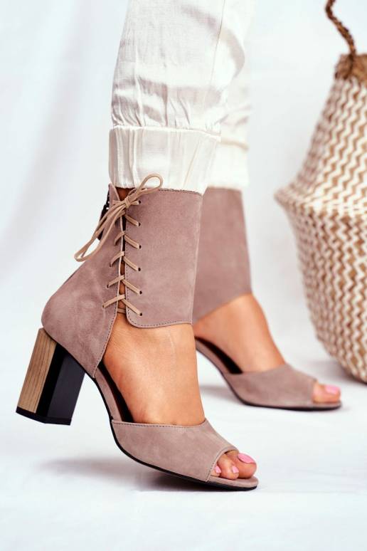 Naistesandaalid beeži värvi... Naistesandaalid beeži värvi...