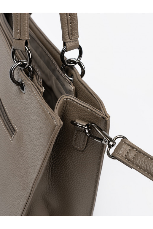 Fakturowana kabelka z designerskim akcentem