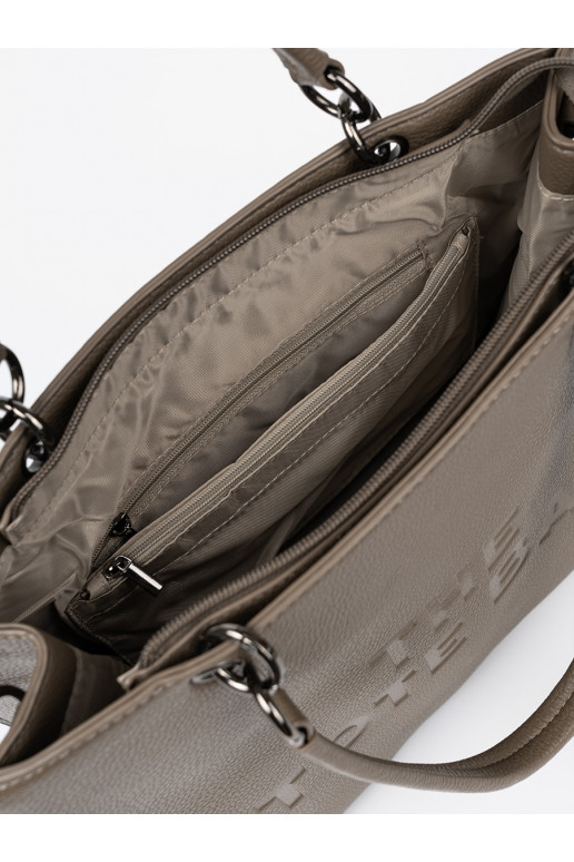 Fakturowana kabelka z designerskim akcentem