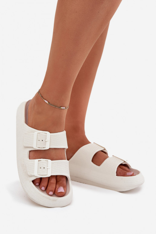  Dámské pantofle s přezkami Vinceza 76056 bílé