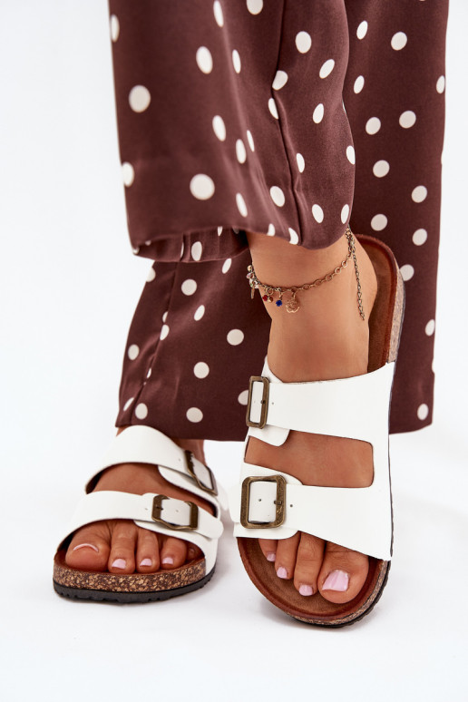  Pantofle s platformou s přezkami bílé Vesina