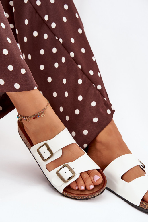  Pantofle s platformou s přezkami bílé Vesina