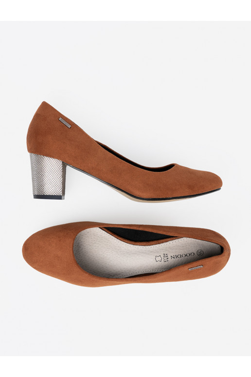 hnědá vysoké podpatky z ozdobnym m obcasem hnědá vysoké podpatky z ozdobnym m obcasem