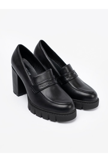 Černé mokasíny na podpatku z traperową podeszwą 2