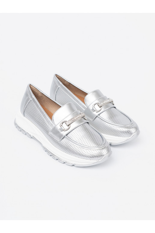 stříbrné barvy mokasíny z dekoracyjnym m elementem