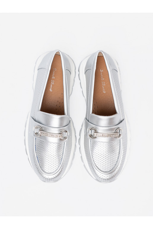 stříbrné barvy mokasíny z dekoracyjnym m elementem