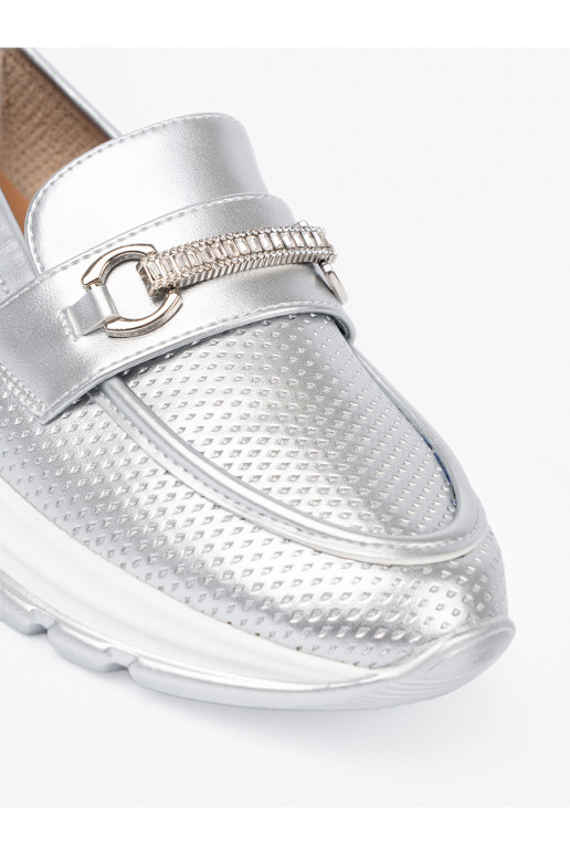 stříbrné barvy mokasíny z dekoracyjnym m elementem
