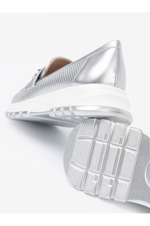 stříbrné barvy mokasíny z dekoracyjnym m elementem